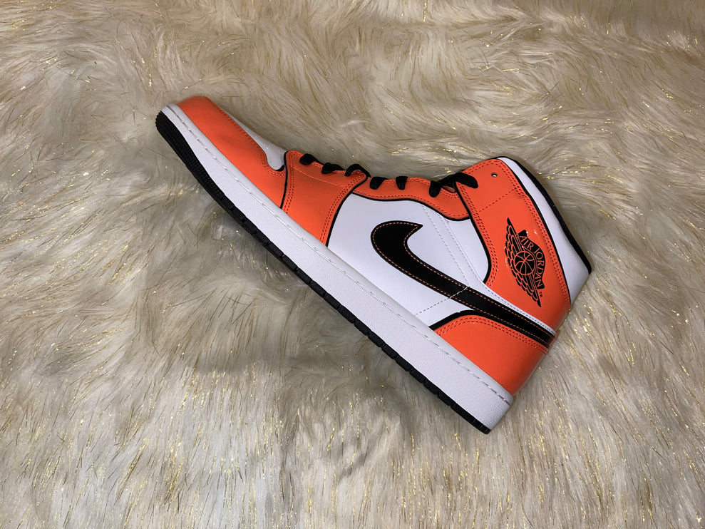 Jordan 1 Mid SE Turf Orange