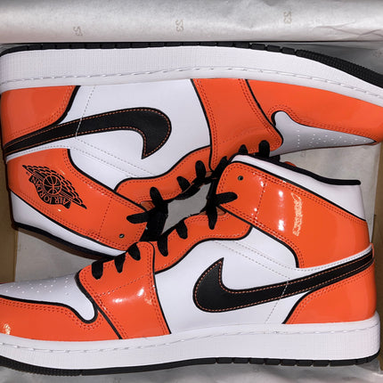 Jordan 1 Mid SE Turf Orange