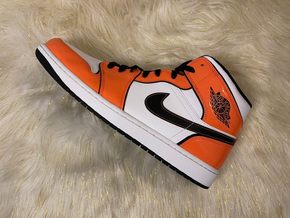 Jordan 1 Mid SE Turf Orange